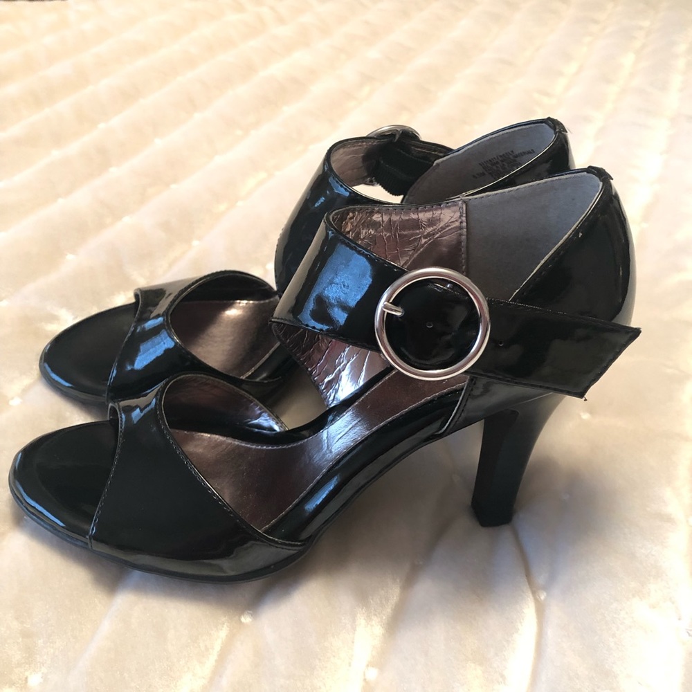 EuroSoft by Sofft silver buckle closure Black Patent sz 6.5 soft rubber heels